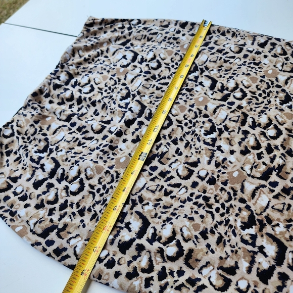 Vince Camuto Leopard Beige Print Skirt Stretch Jersey Lined Body Cone Fit Size S - Picture 4 of 9